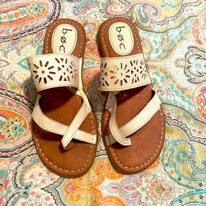 B.O.C Born On Concept Cream white Leather Strap Toe Sandals size 6